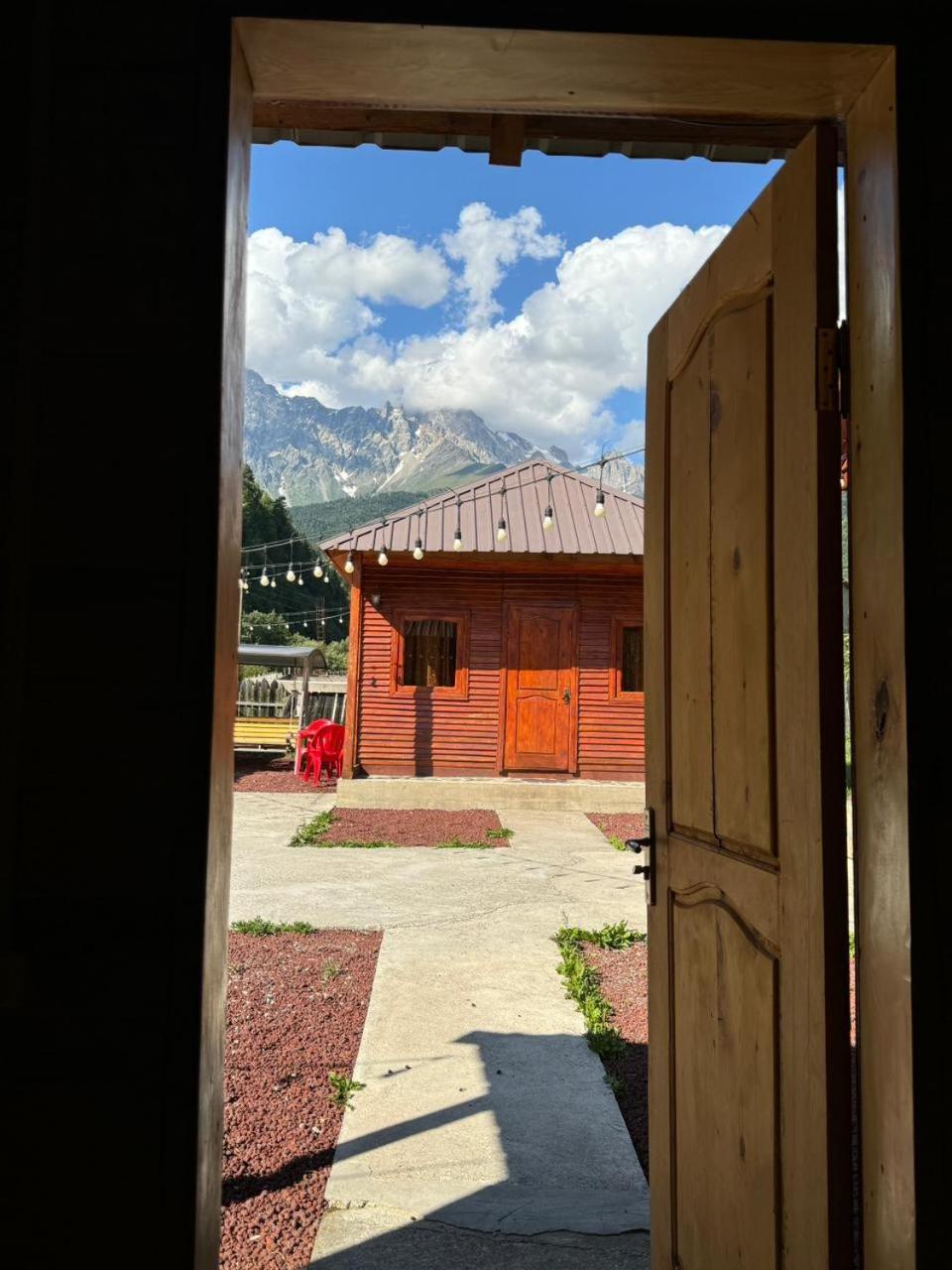 Guest House Ushba Gate Mestia Exterior foto